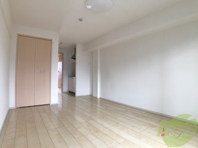 居室・リビング　１０．１８帖の洋室です。広々として、きれいですね。