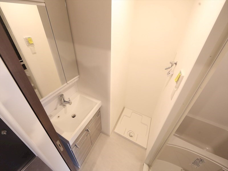 洗面設備　脱衣所　独立洗面台（シャンプードレッサー付）収納スペース有