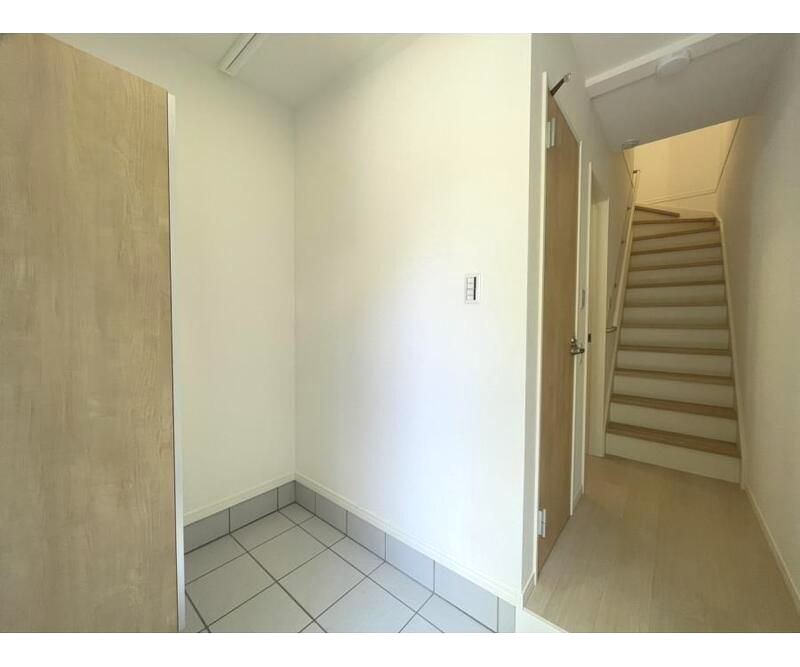 玄関　自転車も置ける土間玄関