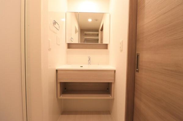 洗面設備　洗面台（収納つき）