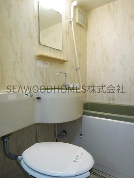 バス・シャワールーム　ユニットバスは丸ごと洗いでいつも清潔を保てます。