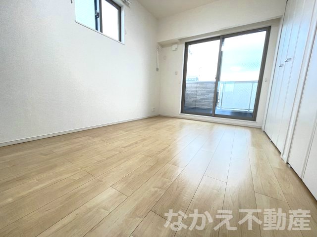 その他部屋・スペース　落ち着いた色調の寝室です