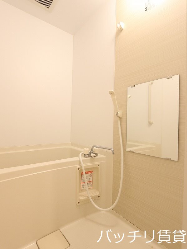 バス・シャワールーム　同型タイプの為、現状を優先致します。