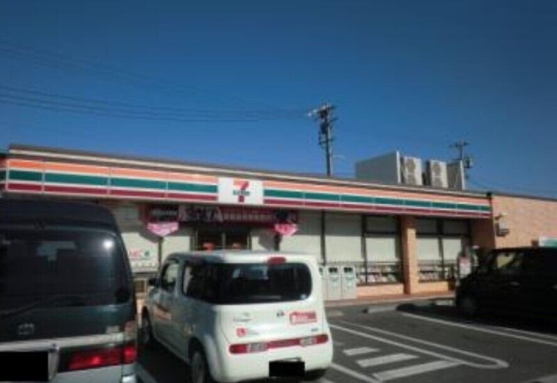 コンビニ　セブンイレブン浜松初生町追分店（コンビニ）まで800m