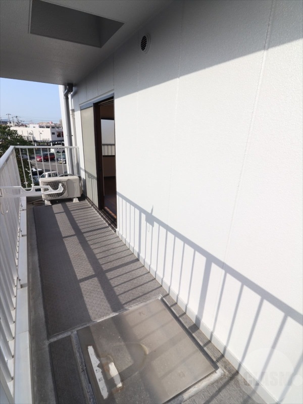 バルコニー　西向きで明るいバルコニー