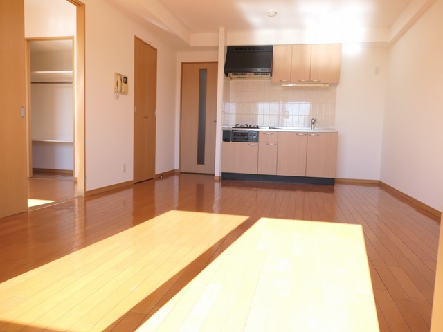 居室・リビング　南向き日当たりの良いリビング