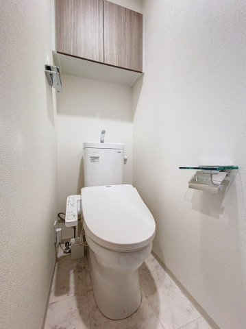 トイレ　温水洗浄便座です