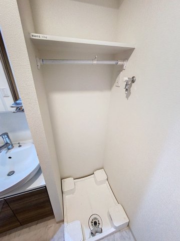 その他設備　防水パン付きの洗濯機置場です。