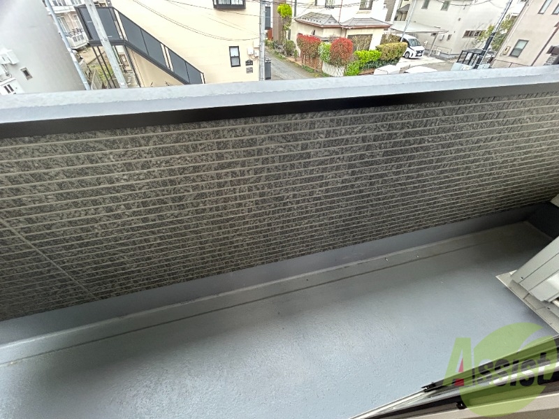 バルコニー　ベランダは十分な広さがあり、洗濯物が沢山干せますね。