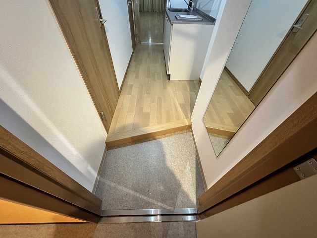 玄関　別間取り・別部屋部屋（302号室の写真です）
