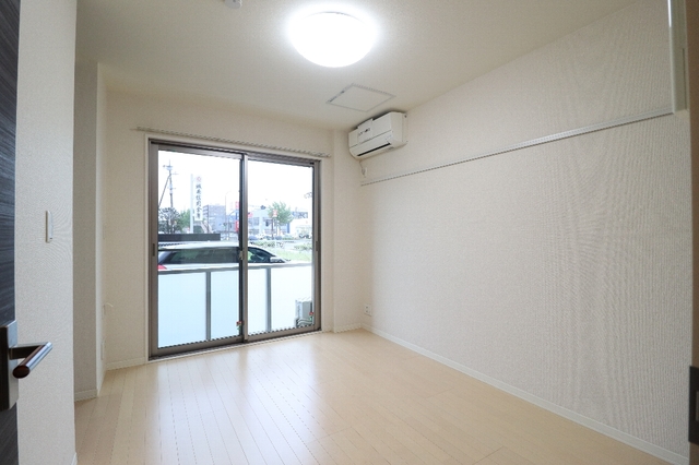 居室・リビング　南西向きバルコニー・明るいお部屋です