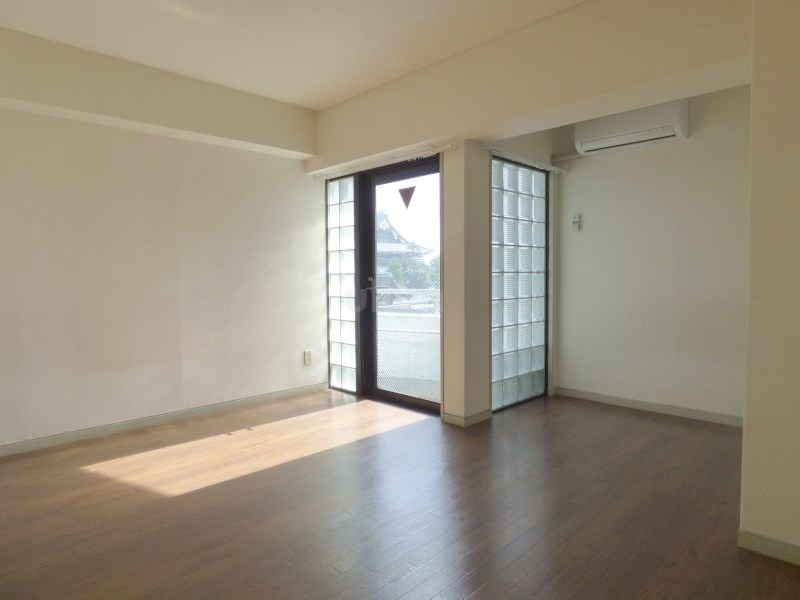 居室・リビング　※別タイプのお部屋になります。ご参考までに。