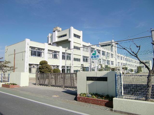 小学校　鈴鹿市立長太小学校（小学校）まで696m