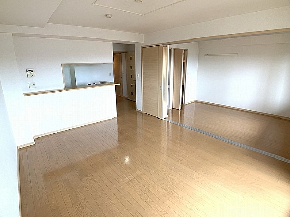 居室・リビング　参考写真　南向きのお部屋は繋がって更に広く使うことができます