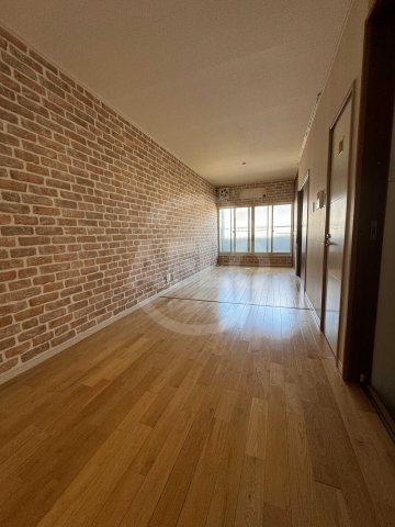 居室・リビング　寝屋川市錦町戸建て　リビング