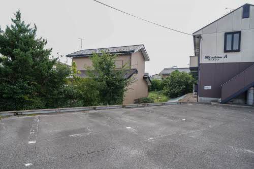 建物外観　駐車場