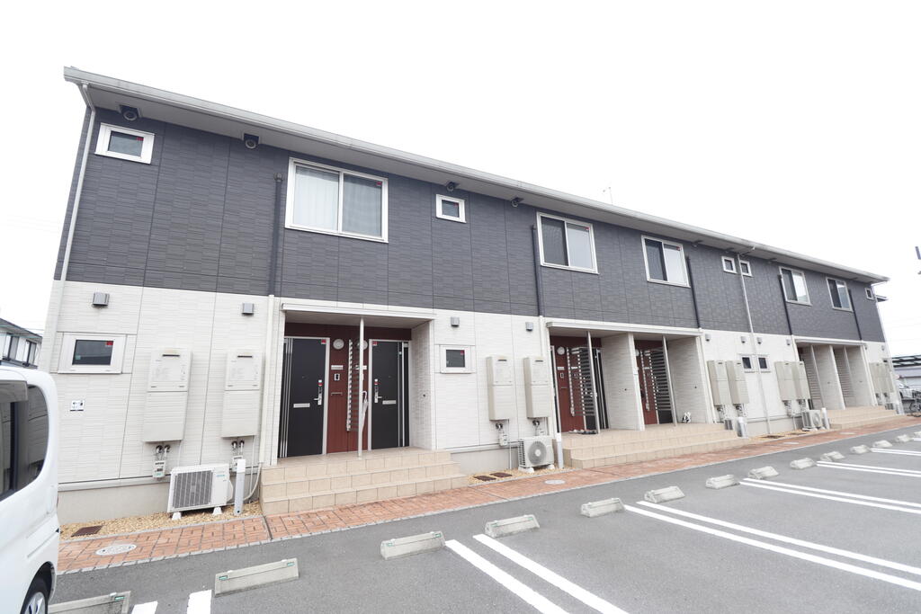 建物外観　全部屋にエアコン完備！中島の2LDKアパート♪