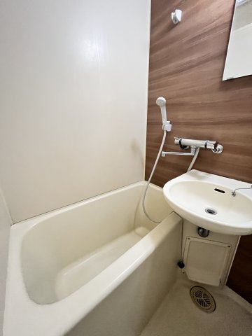 バス・シャワールーム　同物件別部屋参考写真