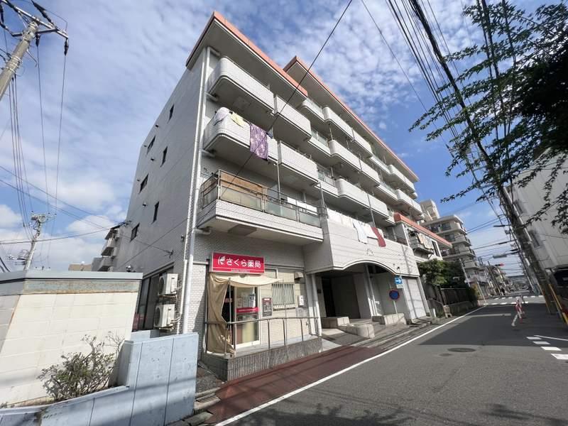 建物外観　駅近で通勤、買い物便利な立地です。