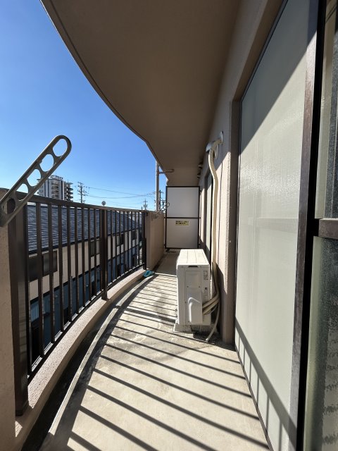 バルコニー　※写真は３０３号室です