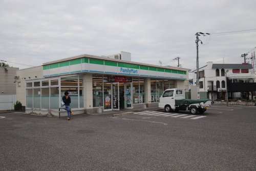コンビニ　ファミリーマート 和泉室堂町店（コンビニ）まで636m