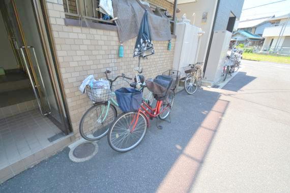 駐車場　あなたの大事な自転車も安心してとめることができますね。