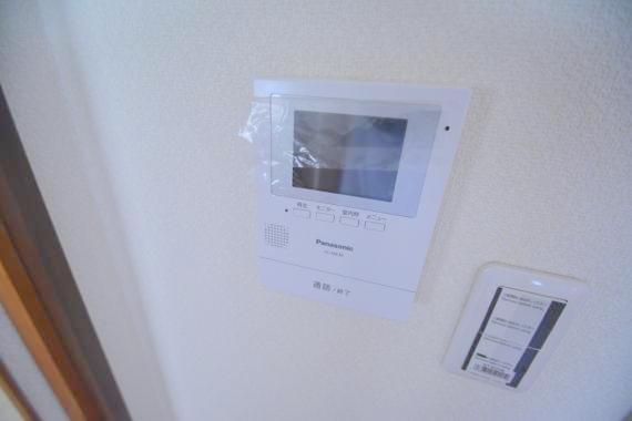 セキュリティ　TVモニターホンで来客が誰か確認してから開けて下さいね