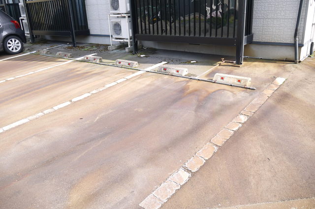 駐車場　消雪パイプ完備