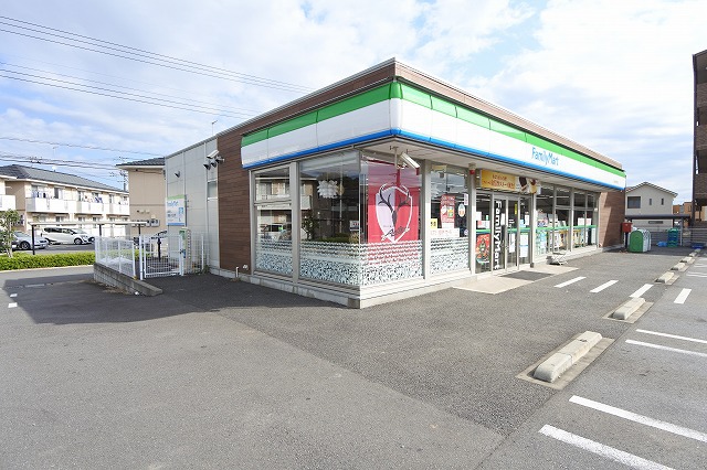 コンビニ　ファミリーマート（コンビニ）まで1492m