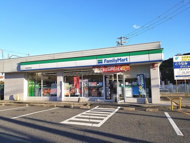 コンビニ　ファミリーマート大津雄琴駅前店（コンビニ）まで904m