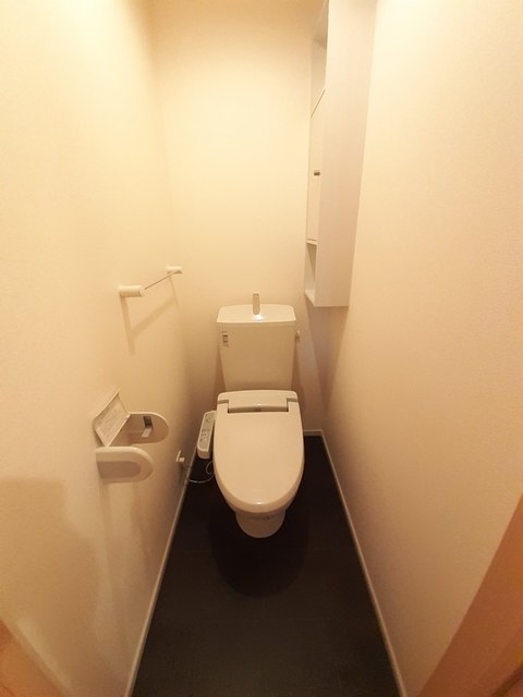 トイレ　※写真は同シリーズ類似物件を含む為現況優先とさせて頂きます