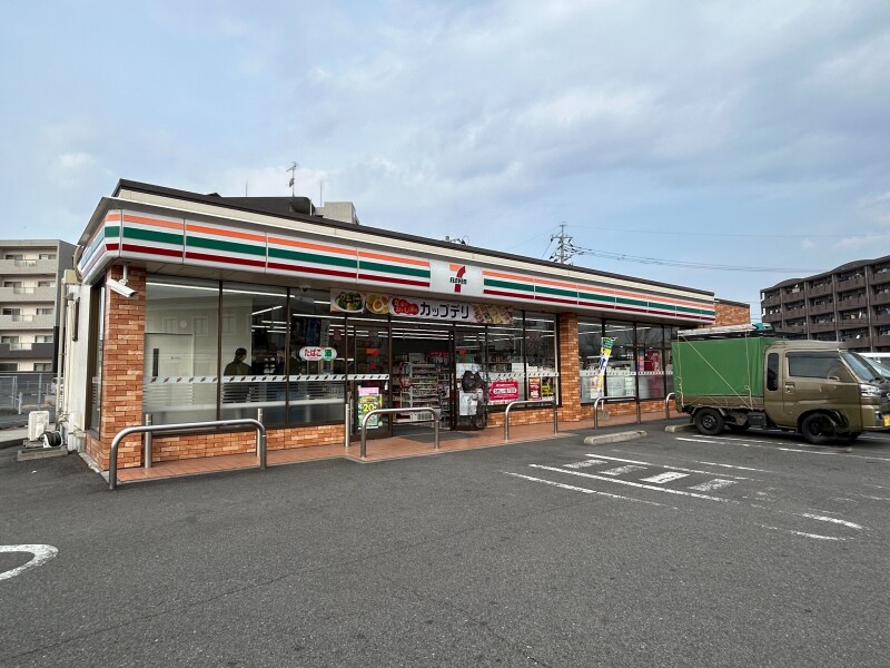 コンビニ　セブンイレブン国分シビックセンター前店（コンビニ）まで1013m