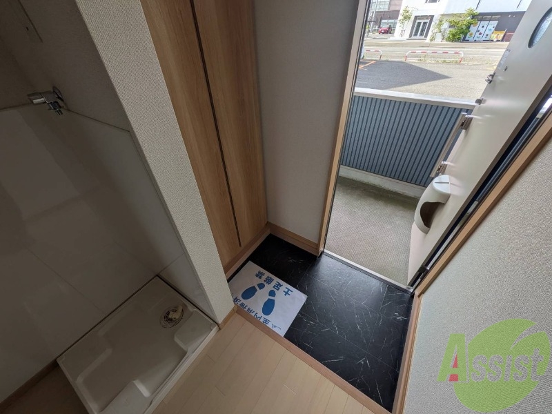 玄関　玄関は広さがあって収納もあり片付けも楽ちんですね。