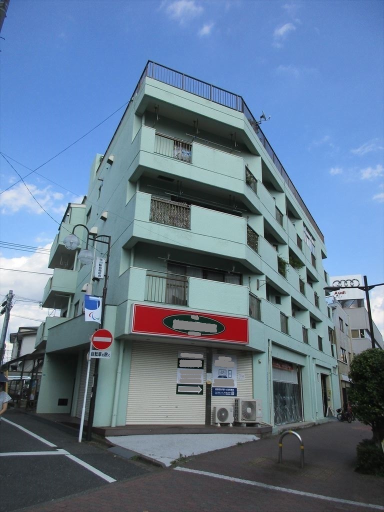 建物外観　1979年3月完成の鉄筋コンクリート造地下1階付5階建てです