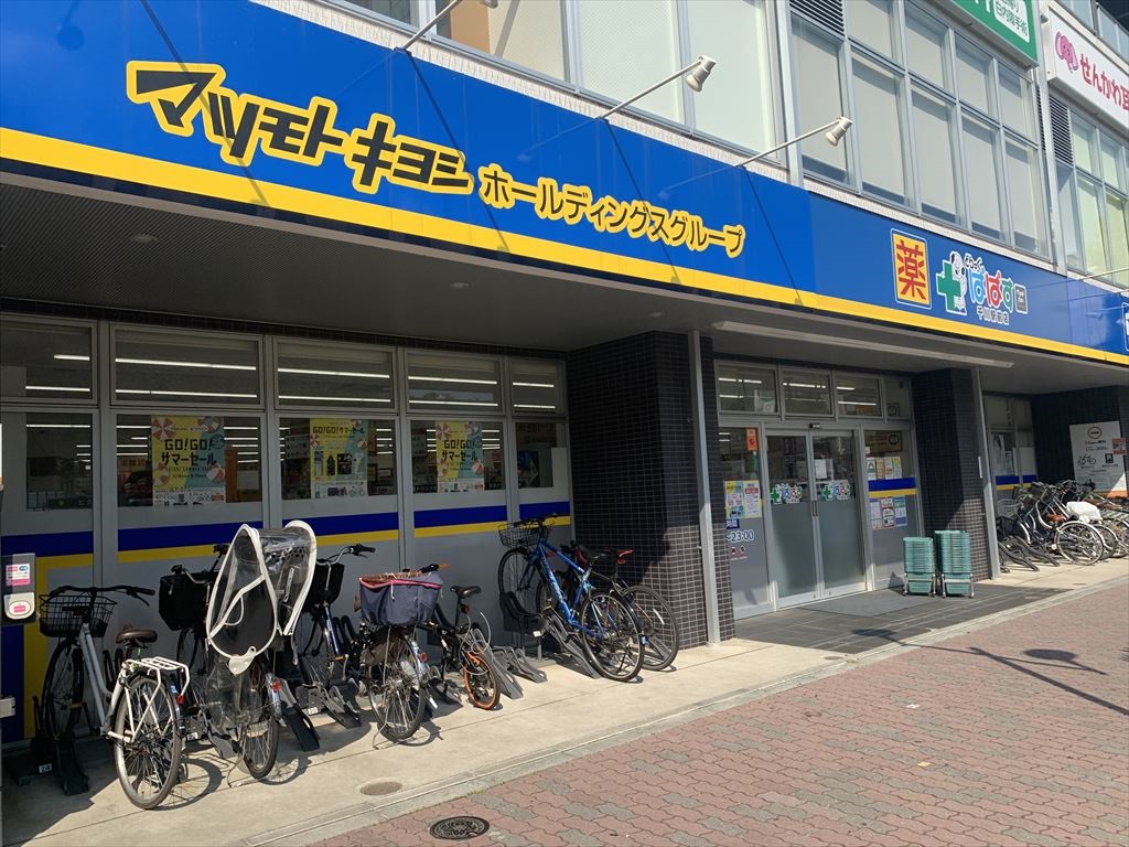 ドラックストア　どらっぐぱぱす千川駅前店（ドラッグストア）まで216m