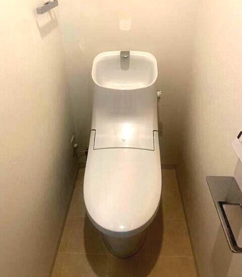 トイレ　温水洗浄便座付きです