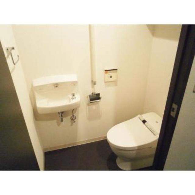 トイレ　※写真は同タイプ住戸です。