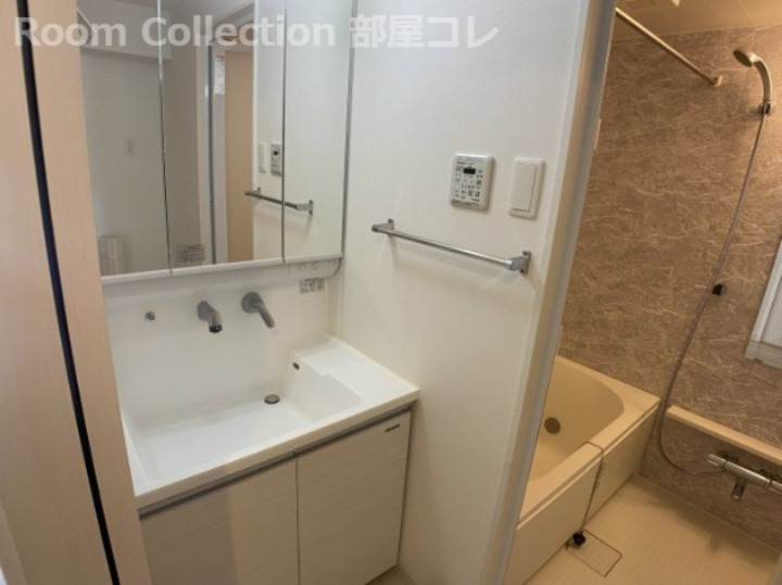 洗面設備　※同物件他部屋写真　反転・色違いの場合有　現状優先