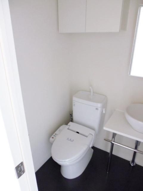トイレ　★トイレ上部に棚が有ります★