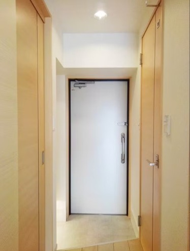 玄関　荷物があっても窮屈感を感じませんね