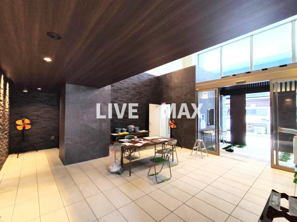 エントランス　施工中