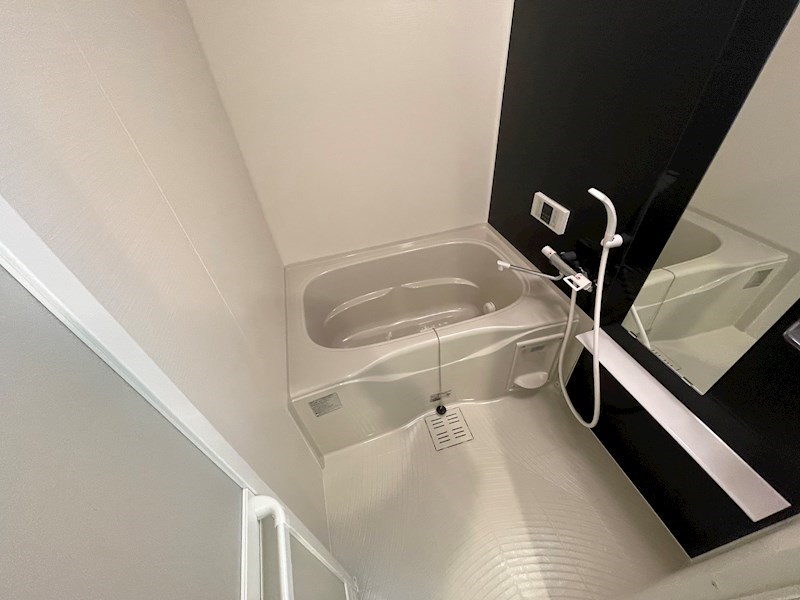 バス・シャワールーム　※同タイプの他のお部屋です
