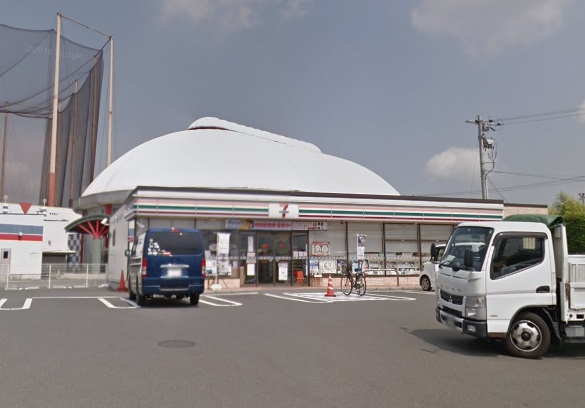 コンビニ　セブンイレブン（コンビニ）まで373m