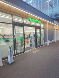 コンビニ　ファミリーマートエキア竹ノ塚店（コンビニ）まで188m