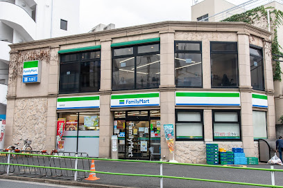 コンビニ　ファミリーマート 元麻布店（コンビニ）まで239m