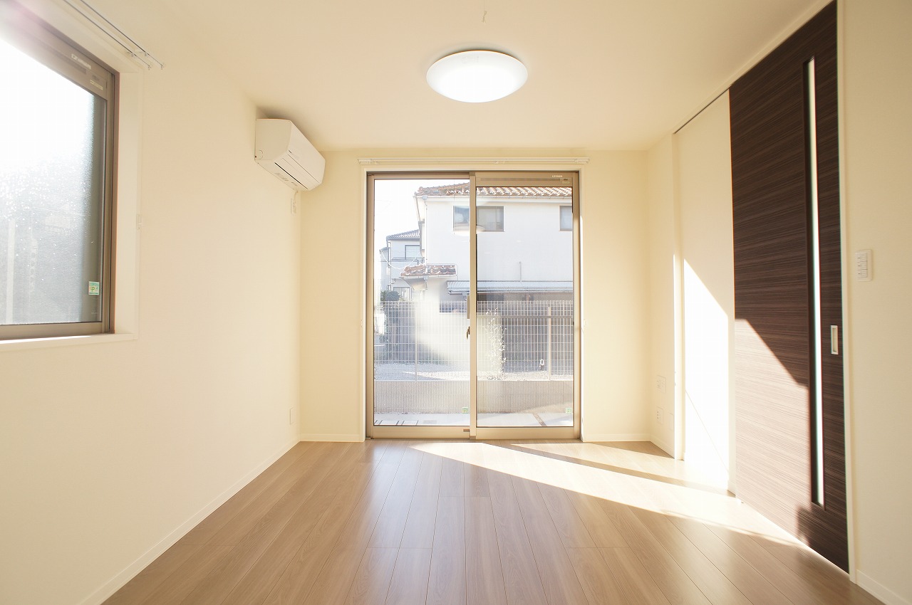 2LDK Apartment in Nakano, Tokyo — photo 3 of 3