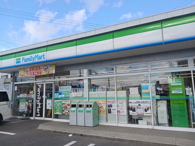 コンビニ　ファミリーマート（コンビニ）まで500m