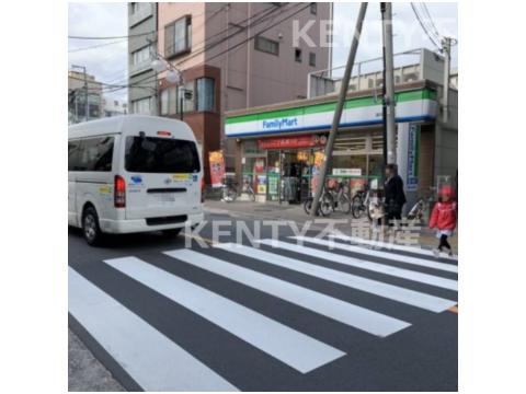 コンビニ　ファミリーマート 蓮沼駅西店（コンビニ）まで206m