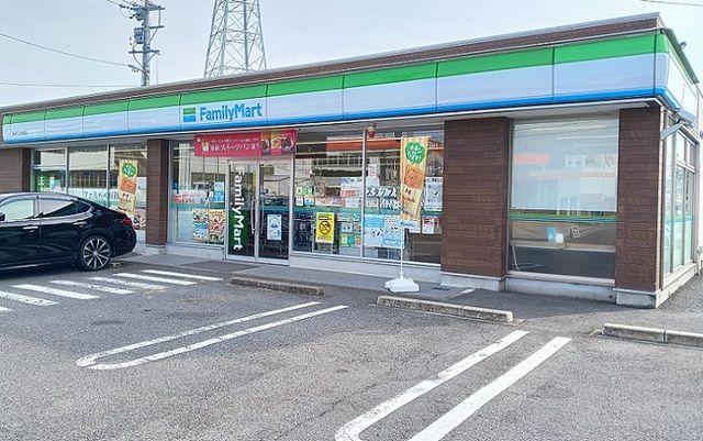 コンビニ　ファミリーマート（コンビニ）まで350m