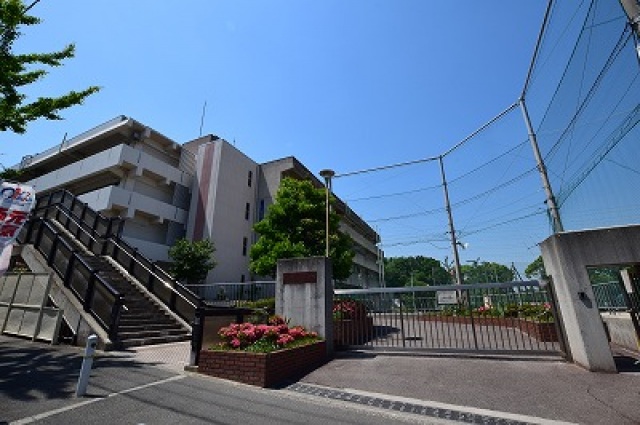 中学校　吹田市立佐井寺中学校（中学校）まで694m